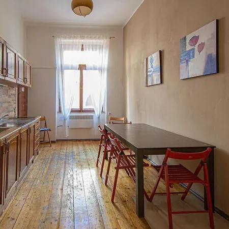 For Celebrations Spacious 3bdr With Balcony * Praga
