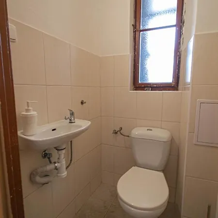 For Celebrations Spacious 3bdr With Balcony Apartament