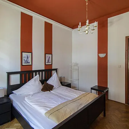 For Celebrations Spacious 3bdr With Balcony Apartament *