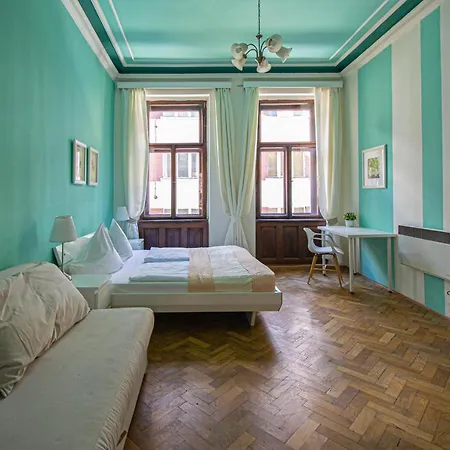 For Celebrations Spacious 3bdr With Balcony Apartament *