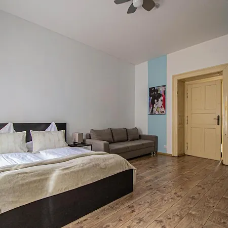For Celebrations Spacious 3bdr With Balcony * Praga