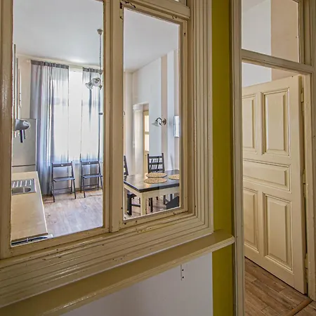 For Celebrations Spacious 3bdr With Balcony Prag