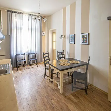 Daire For Celebrations Spacious 3bdr With Balcony Prag