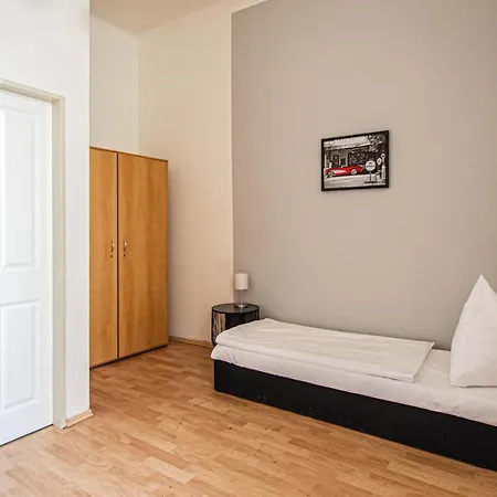 For Celebrations Spacious 3bdr With Balcony Praag