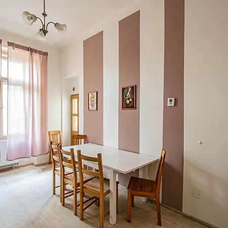 For Celebrations Spacious 3bdr With Balcony Apartament *