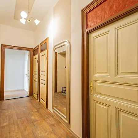 For Celebrations Spacious 3bdr With Balcony Prag