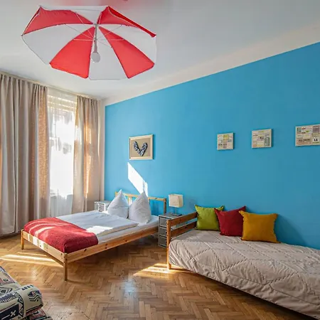 Apartament For Celebrations Spacious 3bdr With Balcony Praga