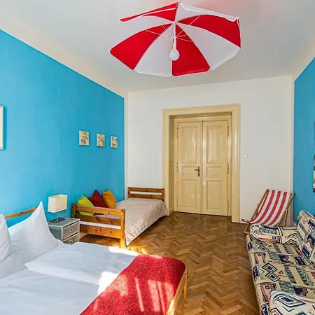 For Celebrations Spacious 3bdr With Balcony Praga