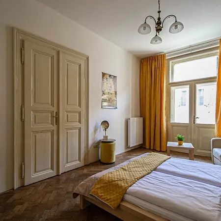 For Celebrations Spacious 3bdr With Balcony Apartament Praga