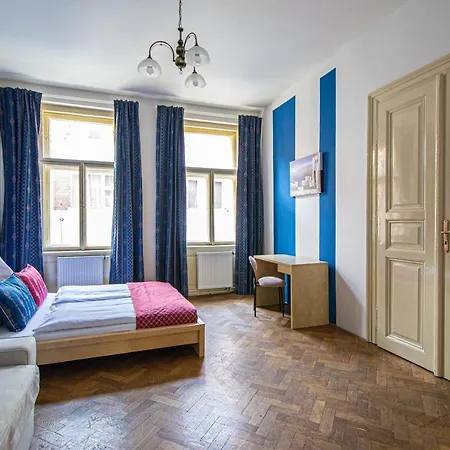 شقة For Celebrations Spacious 3bdr With Balcony براغ