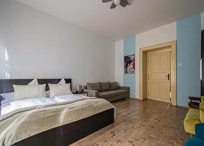 For Celebrations Spacious 3bdr With Balcony * 프라하