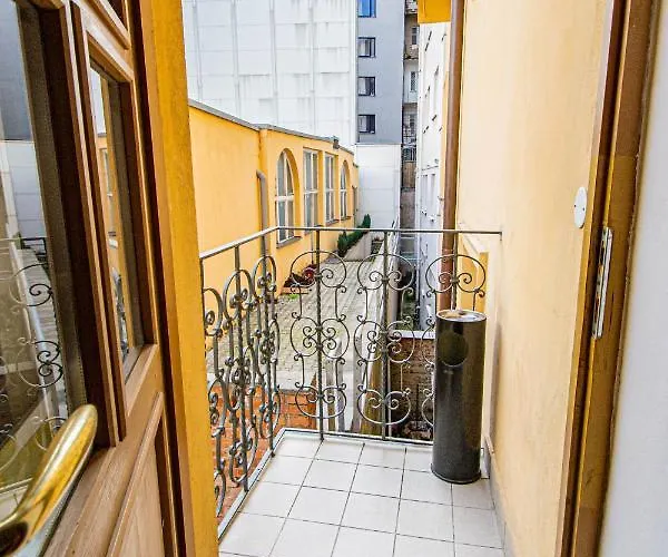 Apartamento For Celebrations Spacious 3bdr With Balcony Praga