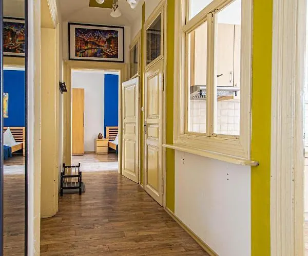 For Celebrations Spacious 3bdr With Balcony Apartamento Praga