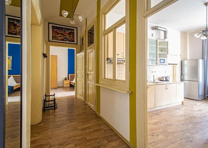 Apartment For Celebrations Spacious 3bdr With Balcony Prag