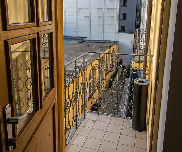 For Celebrations Spacious 3bdr With Balcony