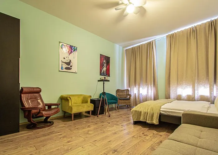 For Celebrations Spacious 3bdr With Balcony * 프라하