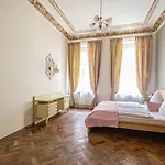 Apartment For Celebrations Spacious 3bdr With Balcony *