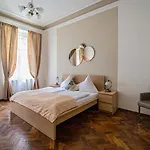 For Celebrations Spacious 3bdr With Balcony * Prague