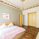 For Celebrations Spacious 3bdr With Balcony * Prague