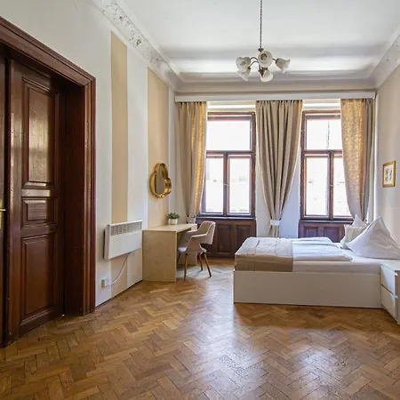 Apartmán For Celebrations Spacious 3bdr With Balcony *