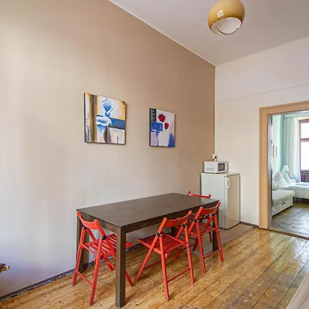 Apartmán For Celebrations Spacious 3bdr With Balcony