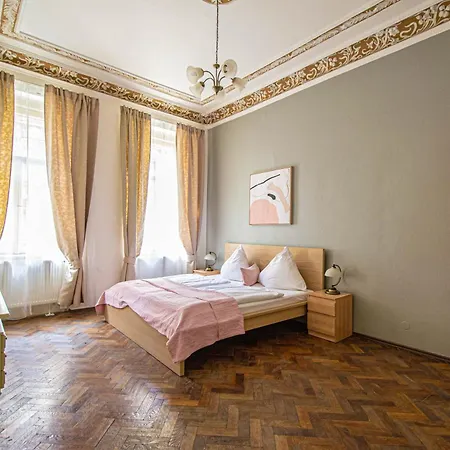 Apartmán For Celebrations Spacious 3bdr With Balcony