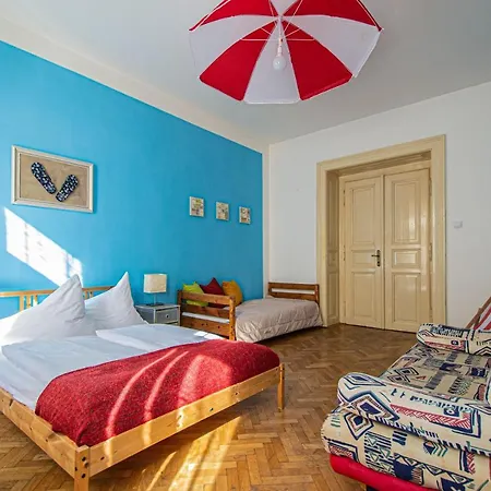 Apartmán For Celebrations Spacious 3bdr With Balcony *