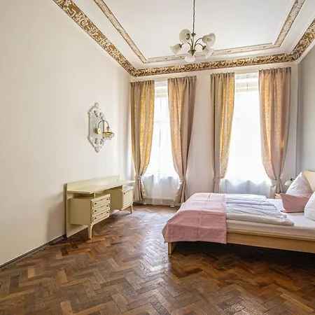Apartmán For Celebrations Spacious 3bdr With Balcony *