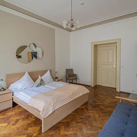 Apartmán For Celebrations Spacious 3bdr With Balcony