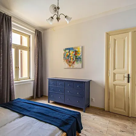 Apartmán For Celebrations Spacious 3bdr With Balcony *