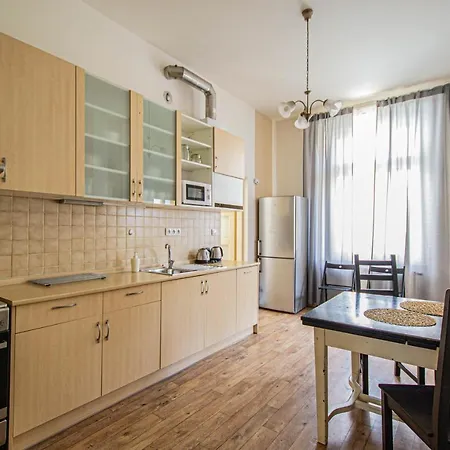Apartmán For Celebrations Spacious 3bdr With Balcony