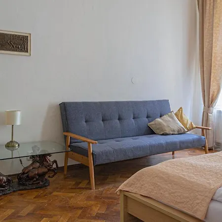 Apartmán For Celebrations Spacious 3bdr With Balcony *