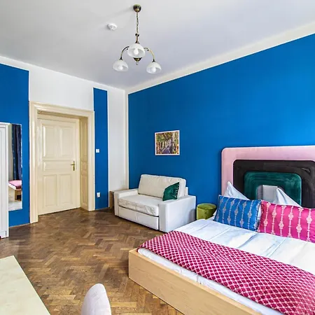 Apartmán For Celebrations Spacious 3bdr With Balcony