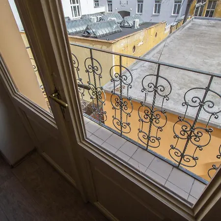 Apartmán For Celebrations Spacious 3bdr With Balcony