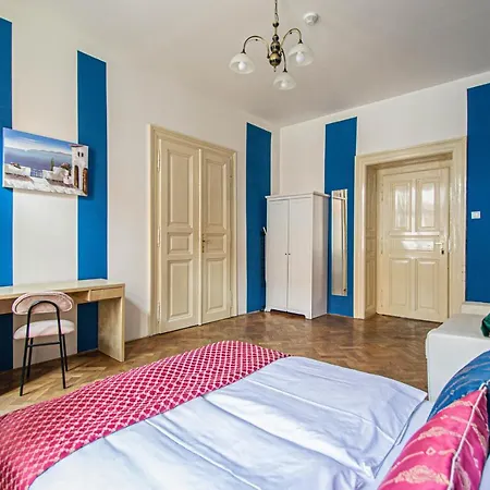 Apartmán For Celebrations Spacious 3bdr With Balcony