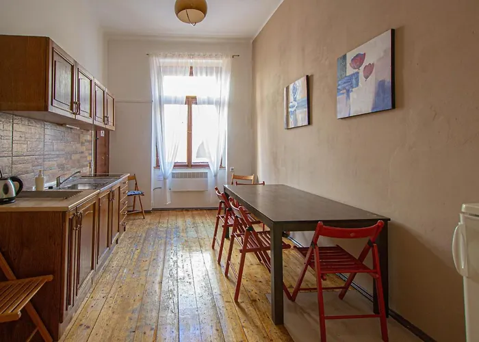 For Celebrations Spacious 3bdr With Balcony * Πράγα