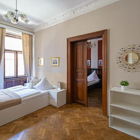 For Celebrations Spacious 3bdr With Balcony דירה פראג
