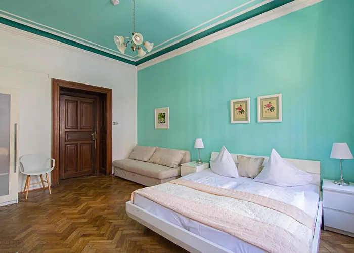 Lägenhet For Celebrations Spacious 3bdr With Balcony Prag