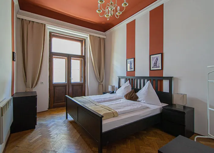 Lägenhet For Celebrations Spacious 3bdr With Balcony Prag