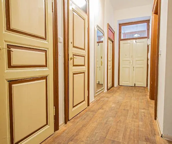 For Celebrations Spacious 3bdr With Balcony