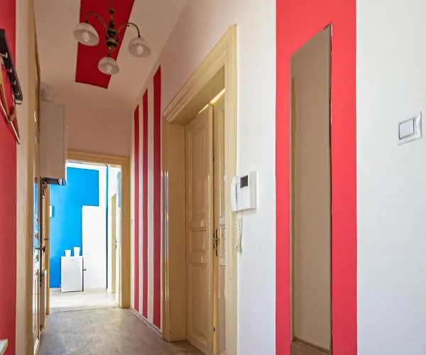 For Celebrations Spacious 3bdr With Balcony Lägenhet Prag