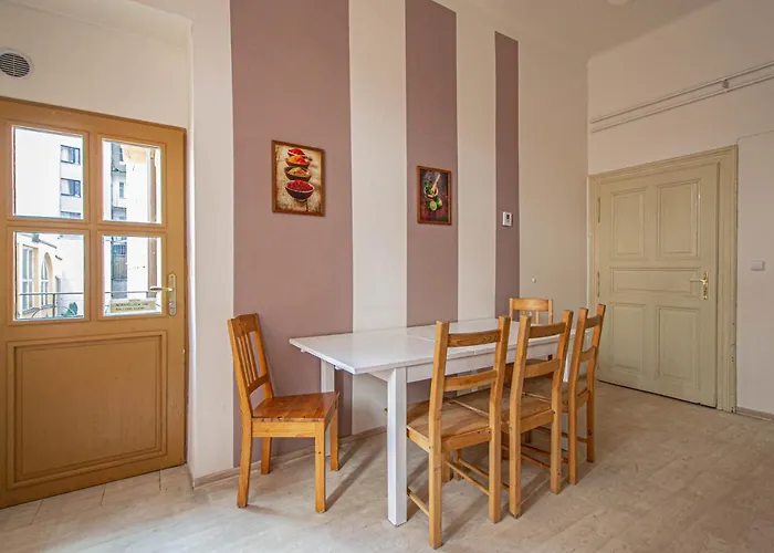 For Celebrations Spacious 3bdr With Balcony Prag