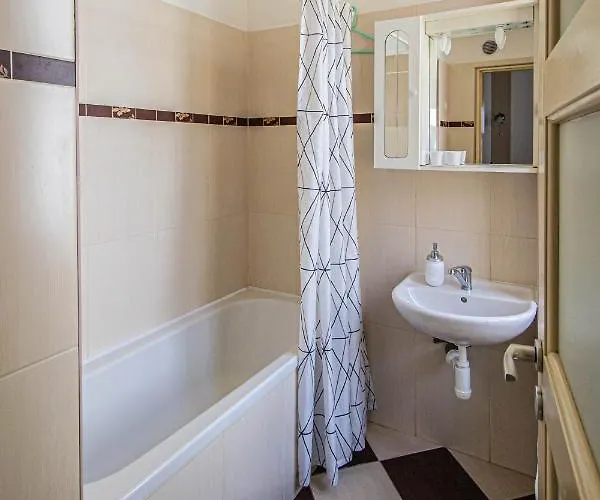 For Celebrations Spacious 3bdr With Balcony *