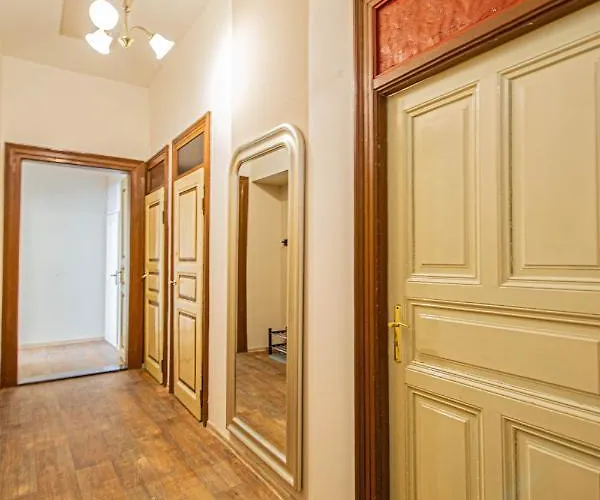 For Celebrations Spacious 3bdr With Balcony Prag