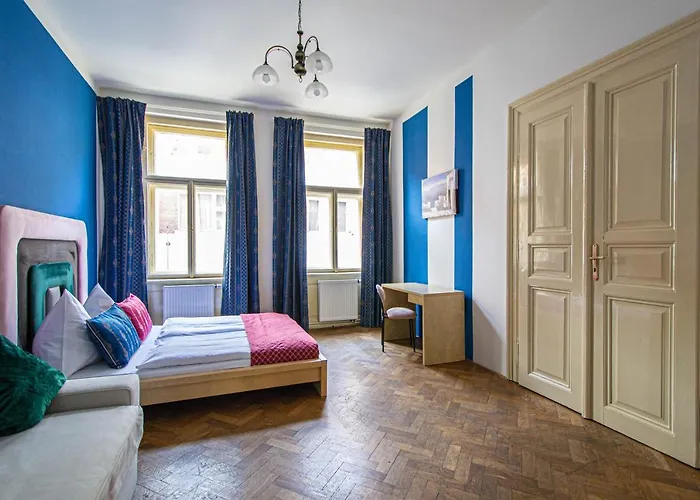 Lägenhet For Celebrations Spacious 3bdr With Balcony Prag
